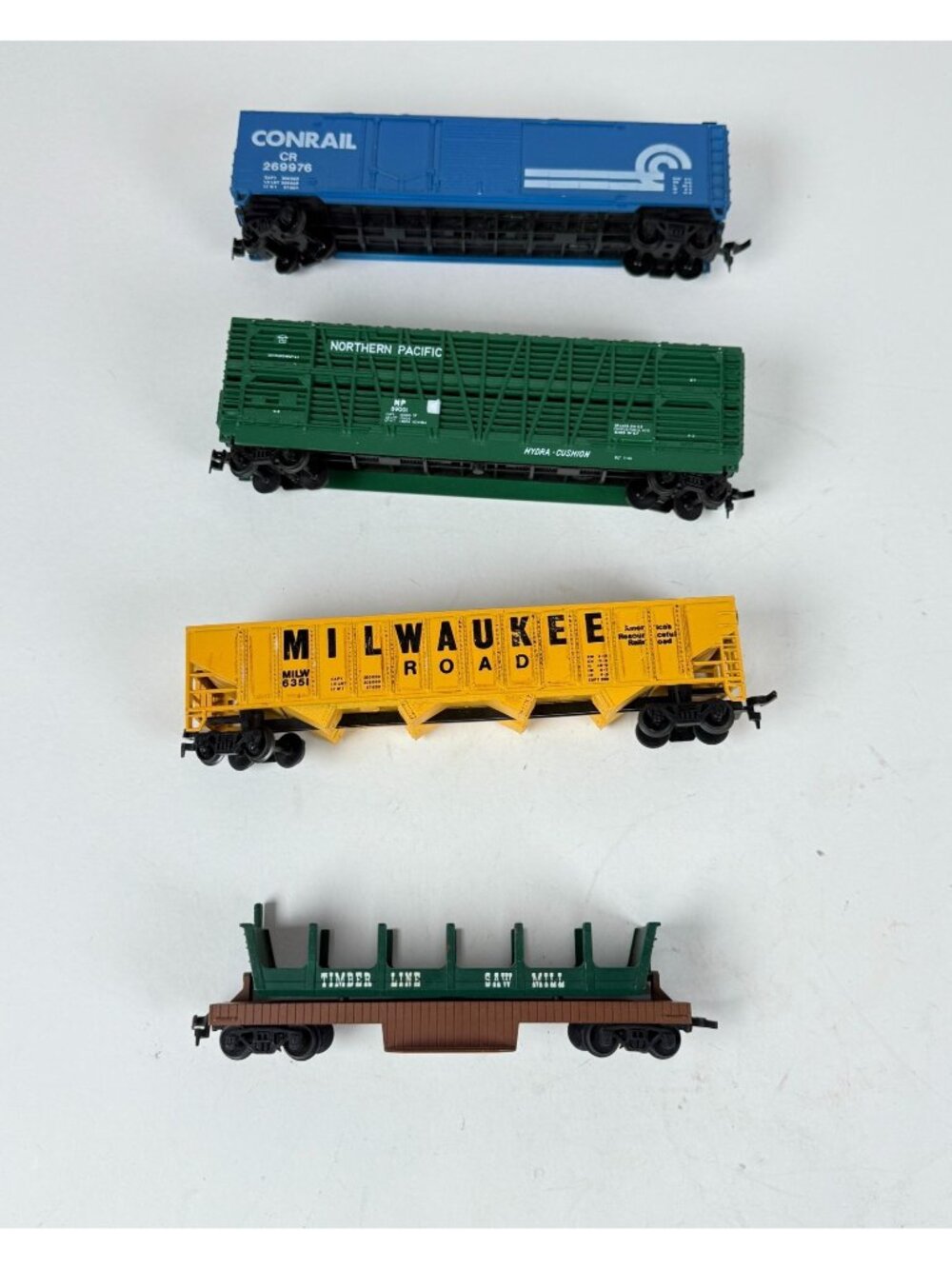 Vintage HO Scale Freight Cars Milwaukee Road Northern Pacific Conrail Timber